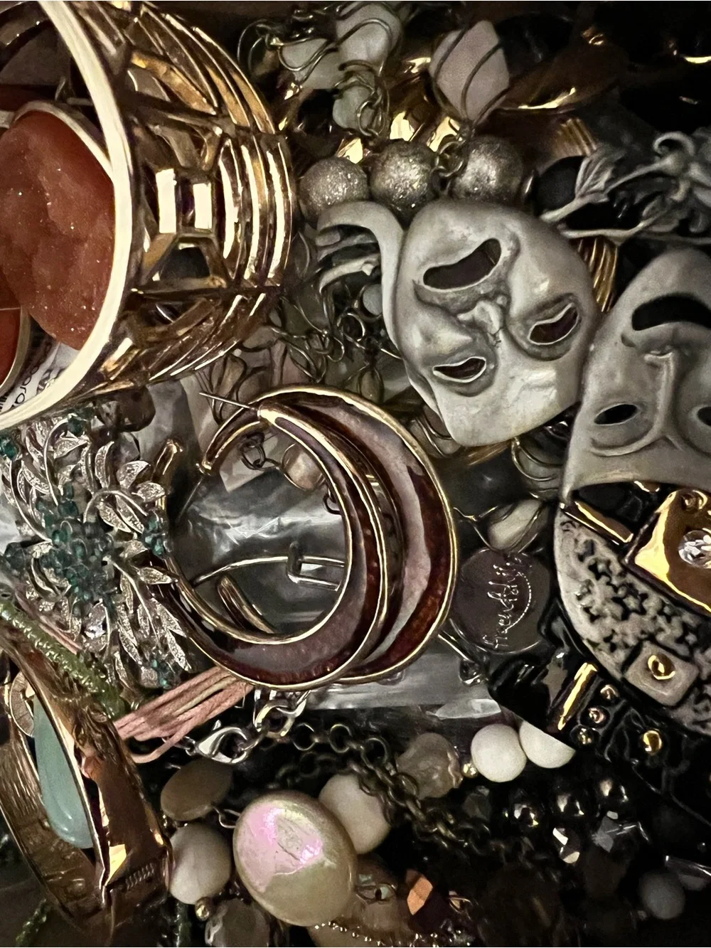 Costume jewelry lot Vintage And Modern A Bit Of Everything  wearable 4lbs - Picture 2 of 4